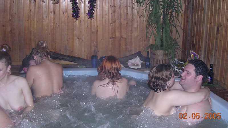 Amateur Wife Hot Tub