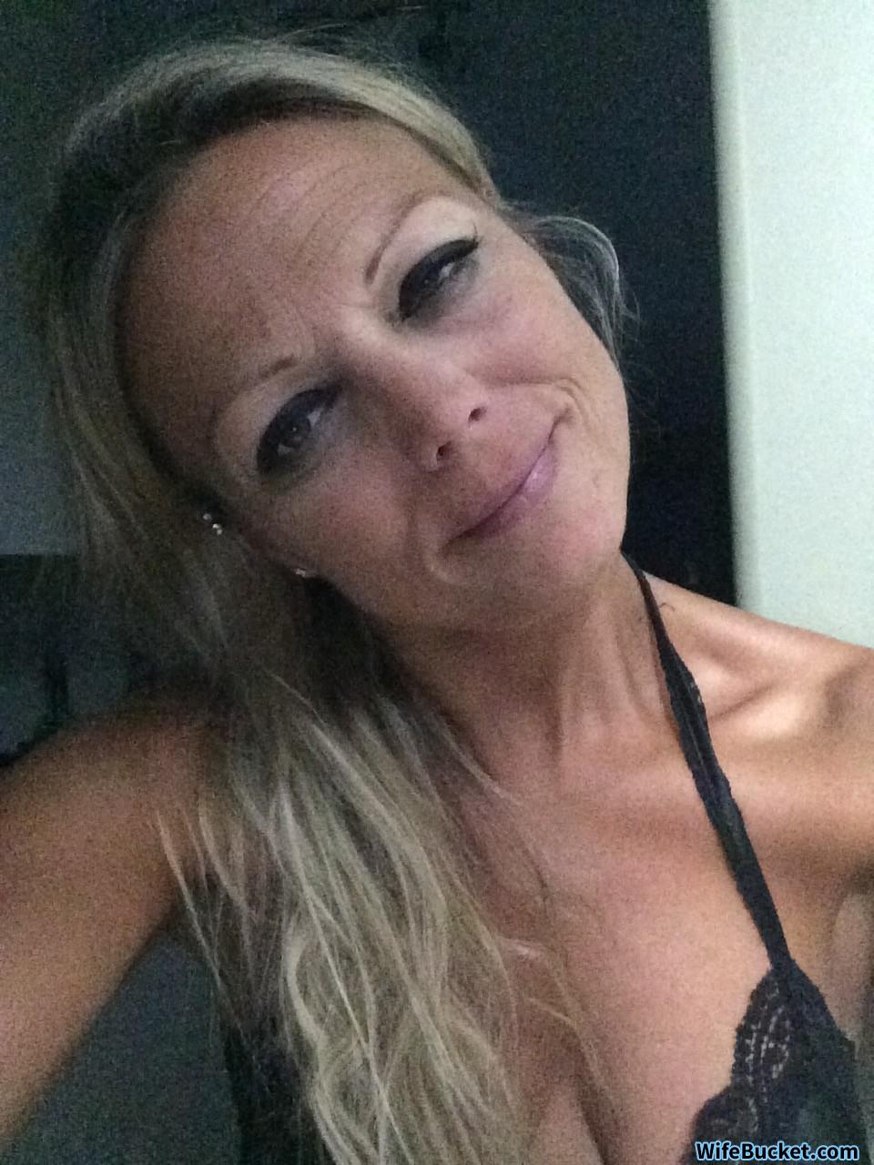 Wifebucket Milf Slut Submitted Nude Selfies And Also Blowjobs