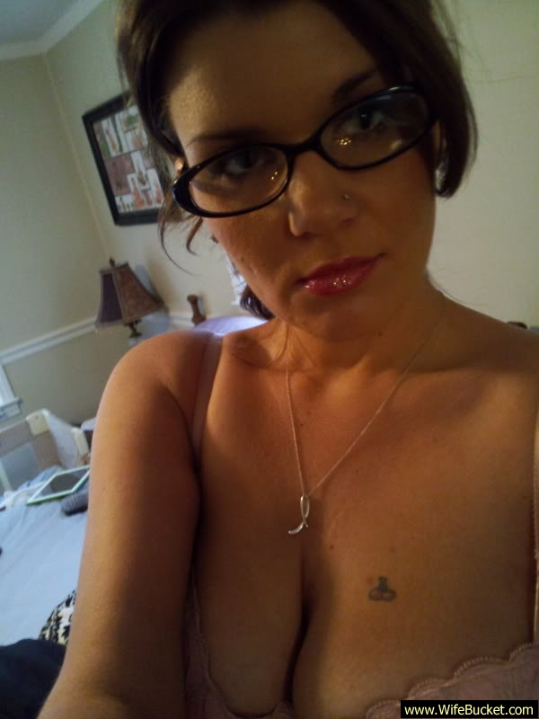 Wife Bucket Selfies From A Real Milf With Big Boobs