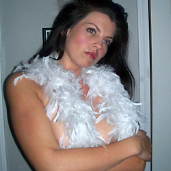 MILF slut flashes strangers in public