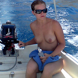 Nude MILFs and naked wives