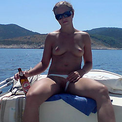 Sex photos of nude wives and amateur MILFs
