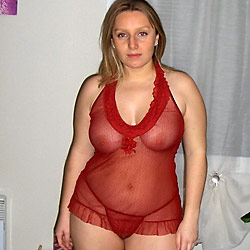 Nude MILFs and naked wives