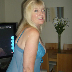 Hot MILF wife naked on camera