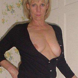 Sex photos of nude wives and amateur MILFs