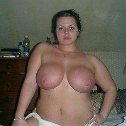 Nude MILFs and naked wives