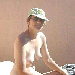 Nude MILFs and naked wives