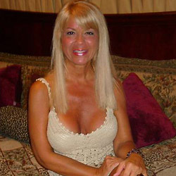 Nude MILFs and naked wives