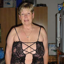 Nude MILFs and naked wives