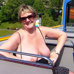 Nude MILFs and naked wives