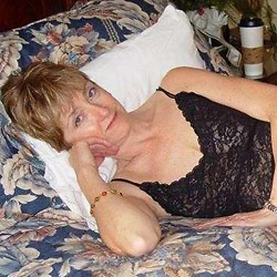 Mature slut gives deepthroat blowjob