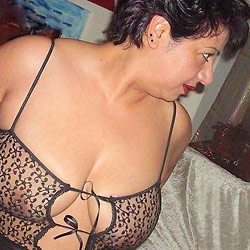 Nude MILFs and naked wives
