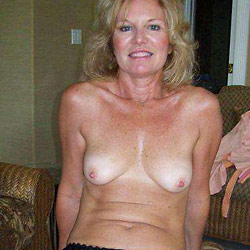 Sex photos of nude wives and amateur MILFs