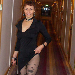Nude MILFs and naked wives