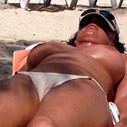 Nude MILFs and naked wives