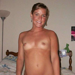 Nude MILFs and naked wives