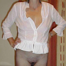 Nude MILFs and naked wives