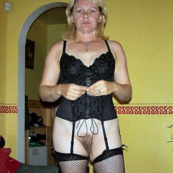 Swinger mom fucked in an orgy
