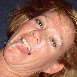 Mature slut gives deepthroat blowjob