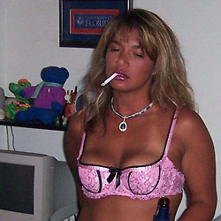 Mature slut gives deepthroat blowjob