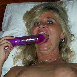 Cuck MILF loves big black cocks