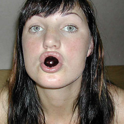 Mature slut gives deepthroat blowjob