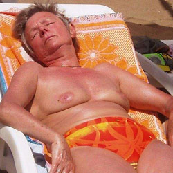 Sex photos of nude wives and amateur MILFs