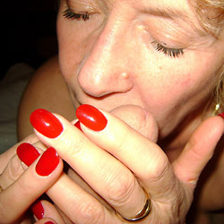 Mature slut gives deepthroat blowjob
