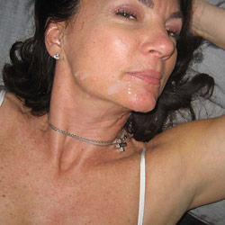 Nude MILFs and naked wives