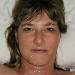 Nude MILFs and naked wives