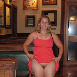 Nude MILFs and naked wives