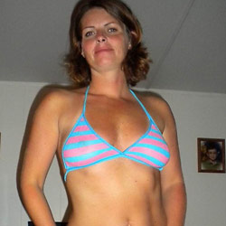 MILF slut gets naked in public