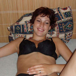 Mature slut gives deepthroat blowjob