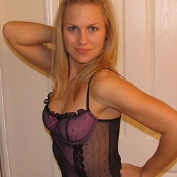 Nude MILFs and naked wives