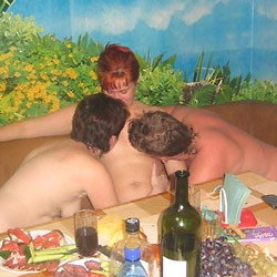 Free MILF sex pics on the tour