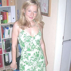 Nude pics of amateur wives and MILFs
