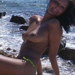 Nude Arab Wives at WifeBucket