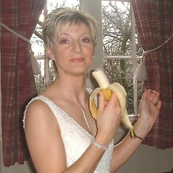 Nude pics of amateur wives and MILFs