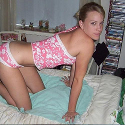 Nude Arab Wives at WifeBucket