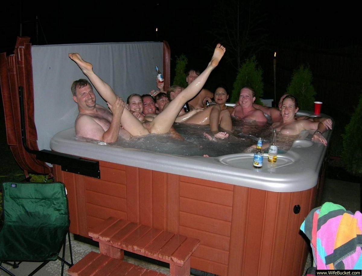 1200px x 917px - Famous Hot Tub Party | CLOUDY GIRL PICS