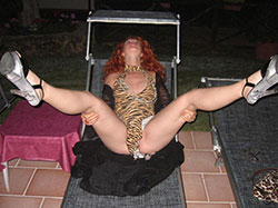 Nekkid MILF pics