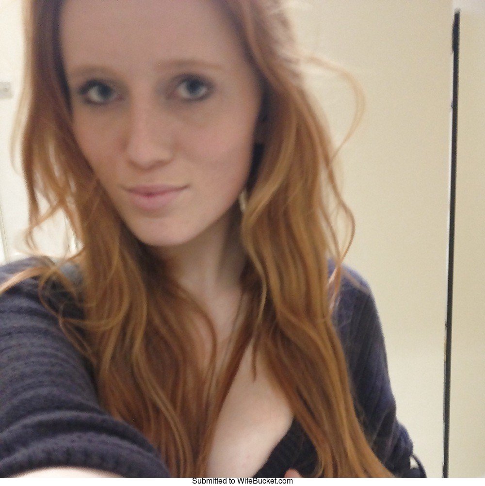 WifeBucket Pretty redhead wife loves taking selfies
